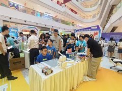阿咖啡机械人现场制做出浓重咖啡