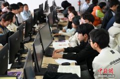 过已结业学长学姐返校举办的座谈会